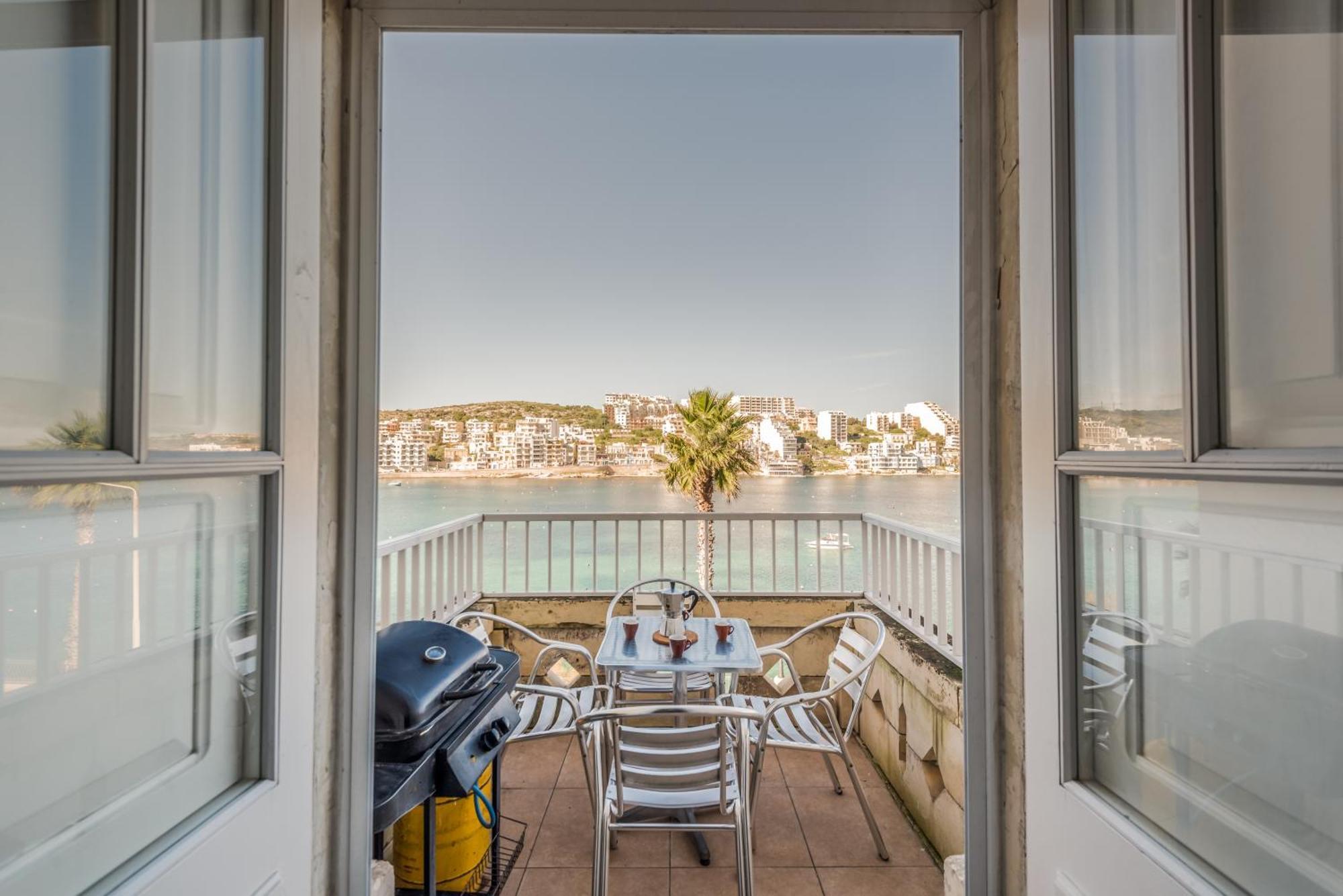 Blue Harbour 2 Bedroom Seafront Apartments With Stunning Seaviews - By Getawaysmalta خليج سانت بول المظهر الخارجي الصورة