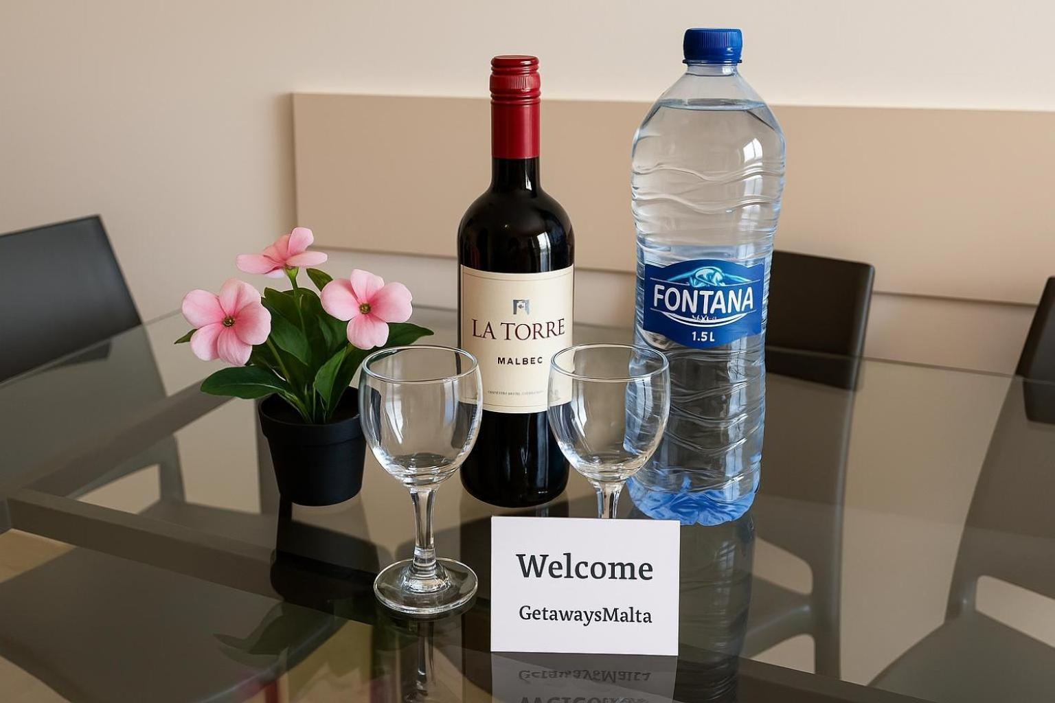 Blue Harbour 2 Bedroom Seafront Apartments With Stunning Seaviews - By Getawaysmalta خليج سانت بول المظهر الخارجي الصورة