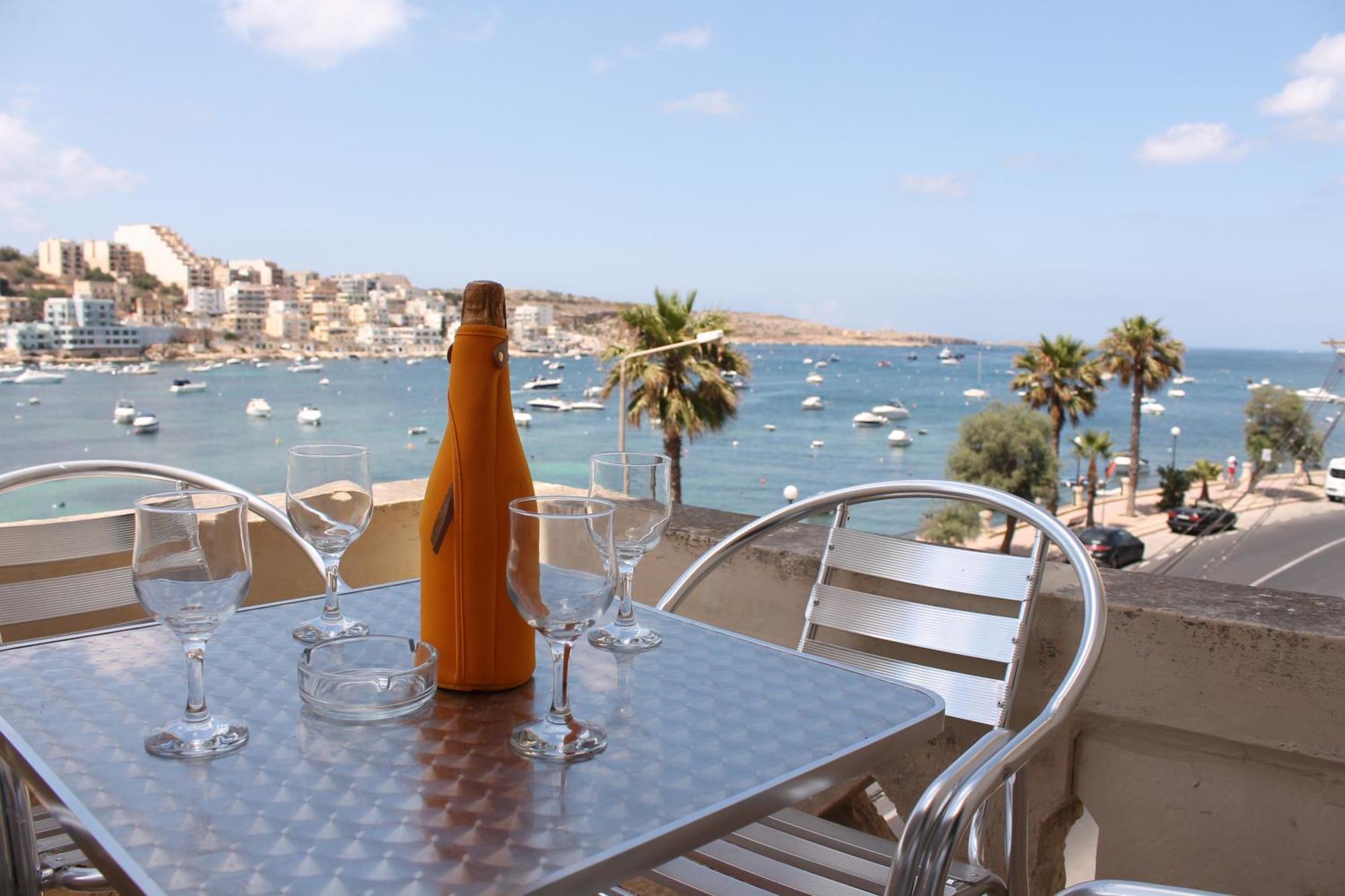 Blue Harbour 2 Bedroom Seafront Apartments With Stunning Seaviews - By Getawaysmalta خليج سانت بول المظهر الخارجي الصورة