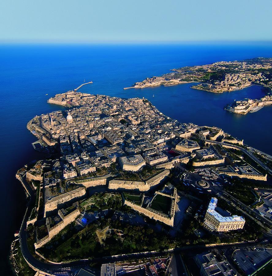 Blue Harbour 2 Bedroom Seafront Apartments With Stunning Seaviews - By Getawaysmalta خليج سانت بول المظهر الخارجي الصورة