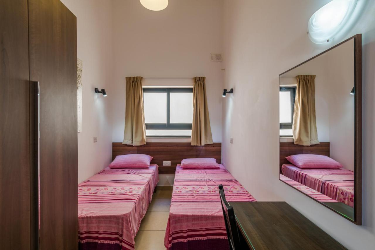 Blue Harbour 2 Bedroom Seafront Apartments With Stunning Seaviews - By Getawaysmalta خليج سانت بول المظهر الخارجي الصورة